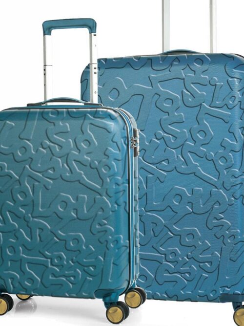 Juego de maletas de viaje en color azul, con un diseño moderno y texturizado. Incluye una maleta grande y una maleta de cabina, ambas con ruedas giratorias y asas retráctiles para facilitar el transporte. Ideal para viajeros frecuentes.